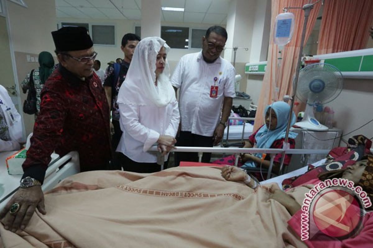 Menko PMK kunjungi pasien gempa Aceh di RSUDZA