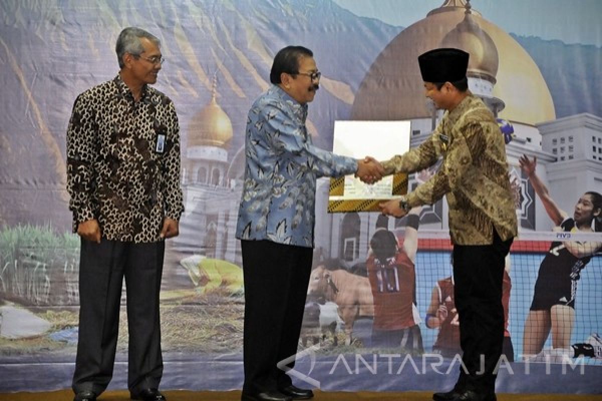 Gubernur Jatim Serahkan DIPA ke Kepala Daerah