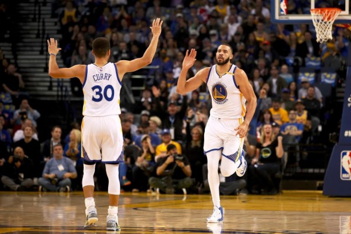 Warriors ungguli Raptors 121-111