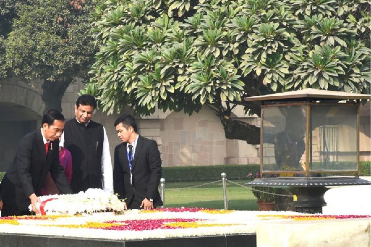 Presiden Jokowi torehkan pesan di Gandhi Memorial Park