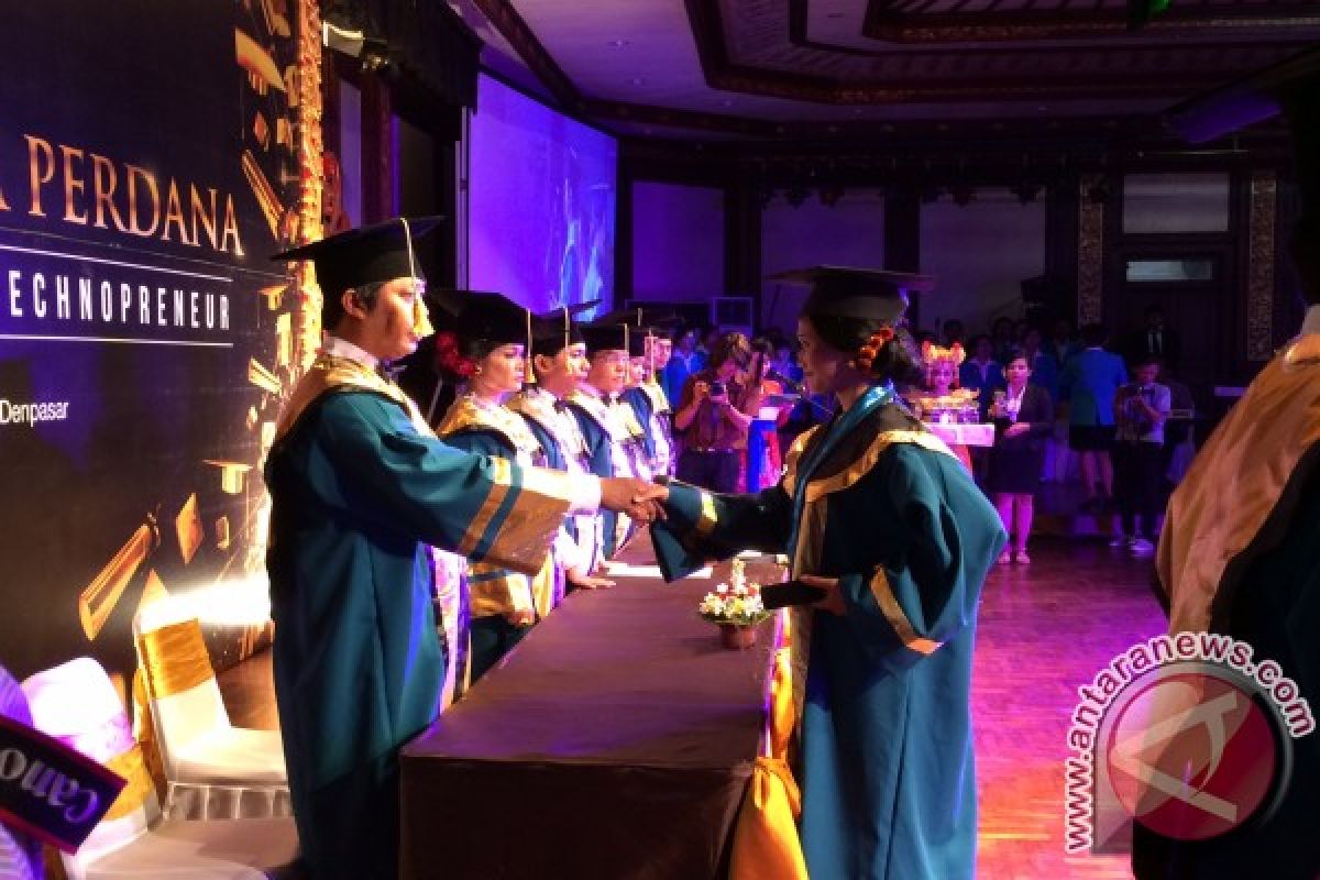 STMIK Primakara Wisuda 38 Lulusan 