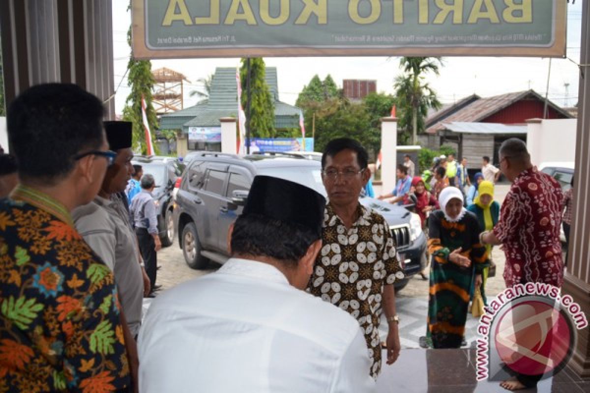 Bupati Batola Kunjungi Kafilah MTQ Di HST