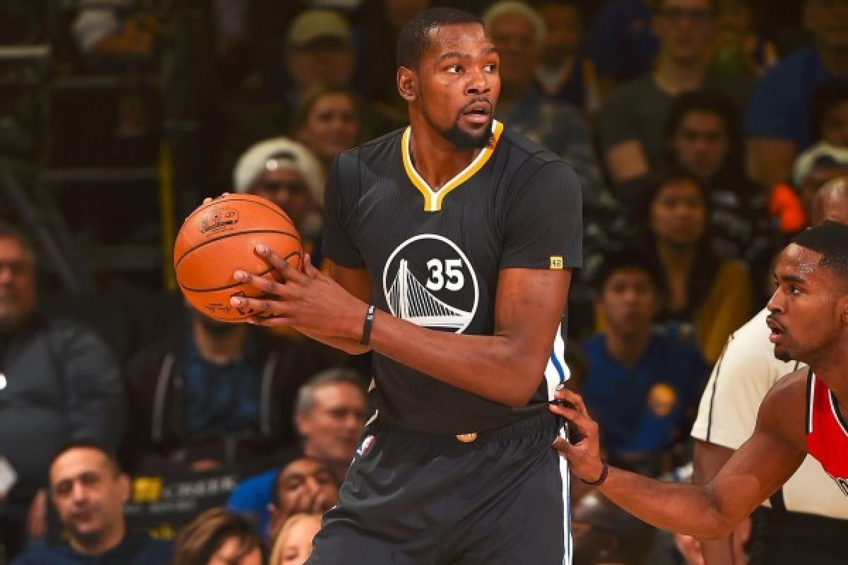 Kevin Durant antar Warriors gilas Blazers 135-90