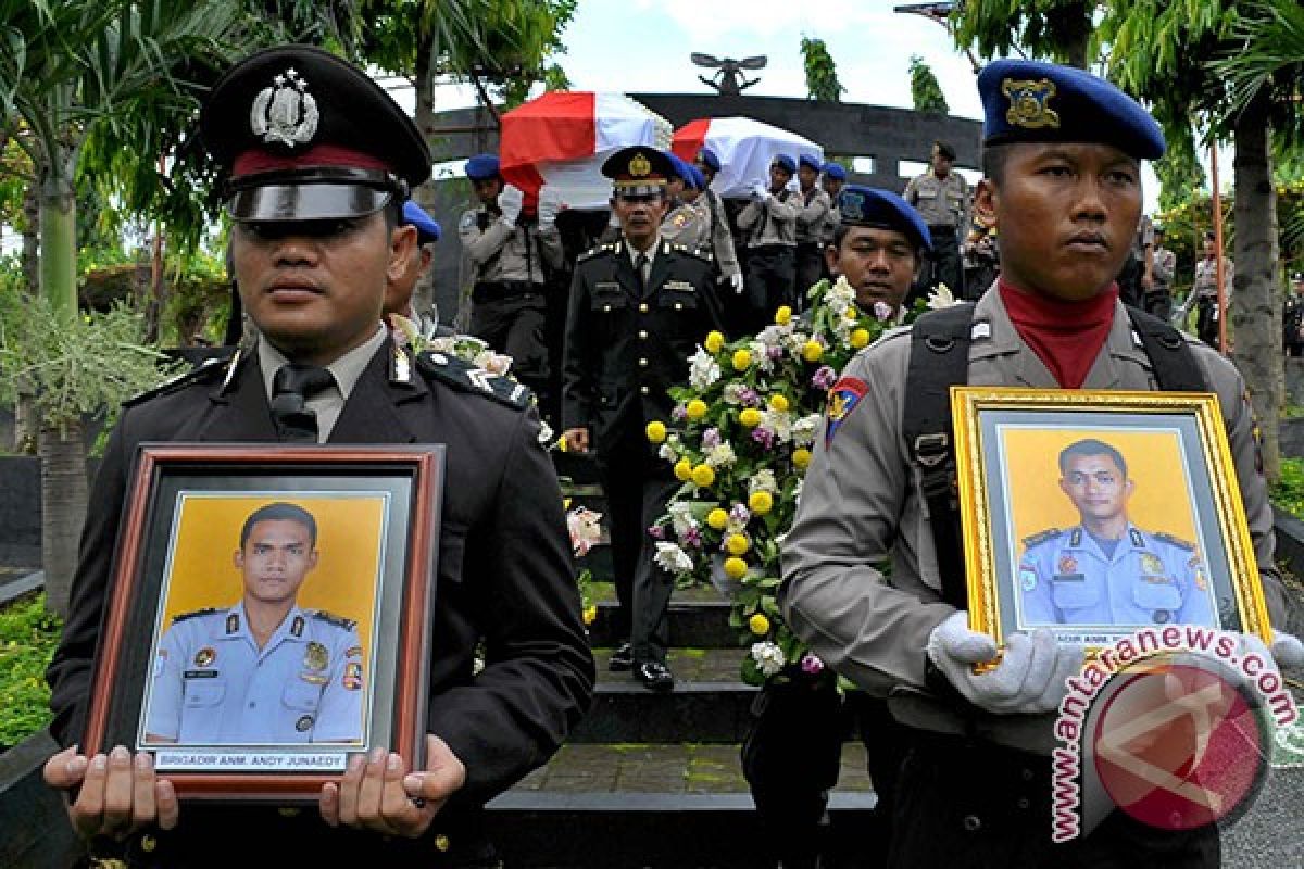 Dua korban pesawat Polri Skytruck dimakamkan di Semarang