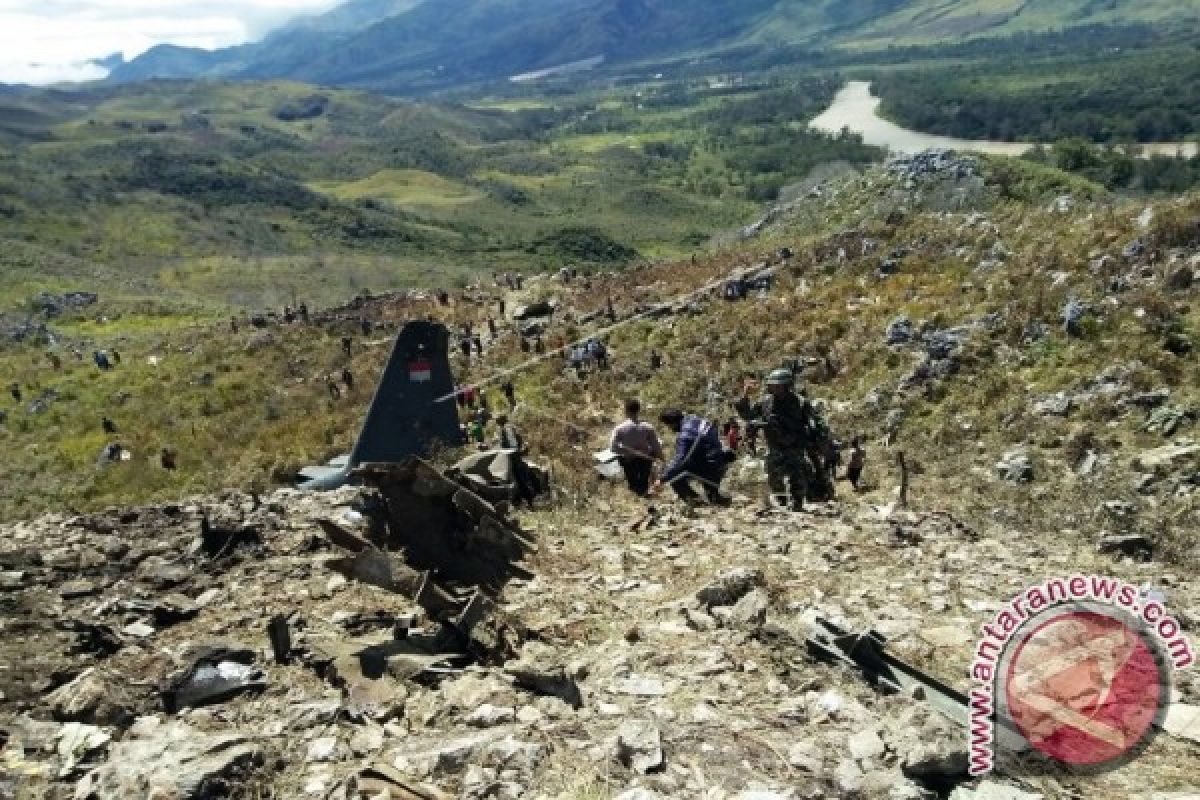 Hari Ini Mabes TNI AU Selidiki Penyebab Hercules Jatuh