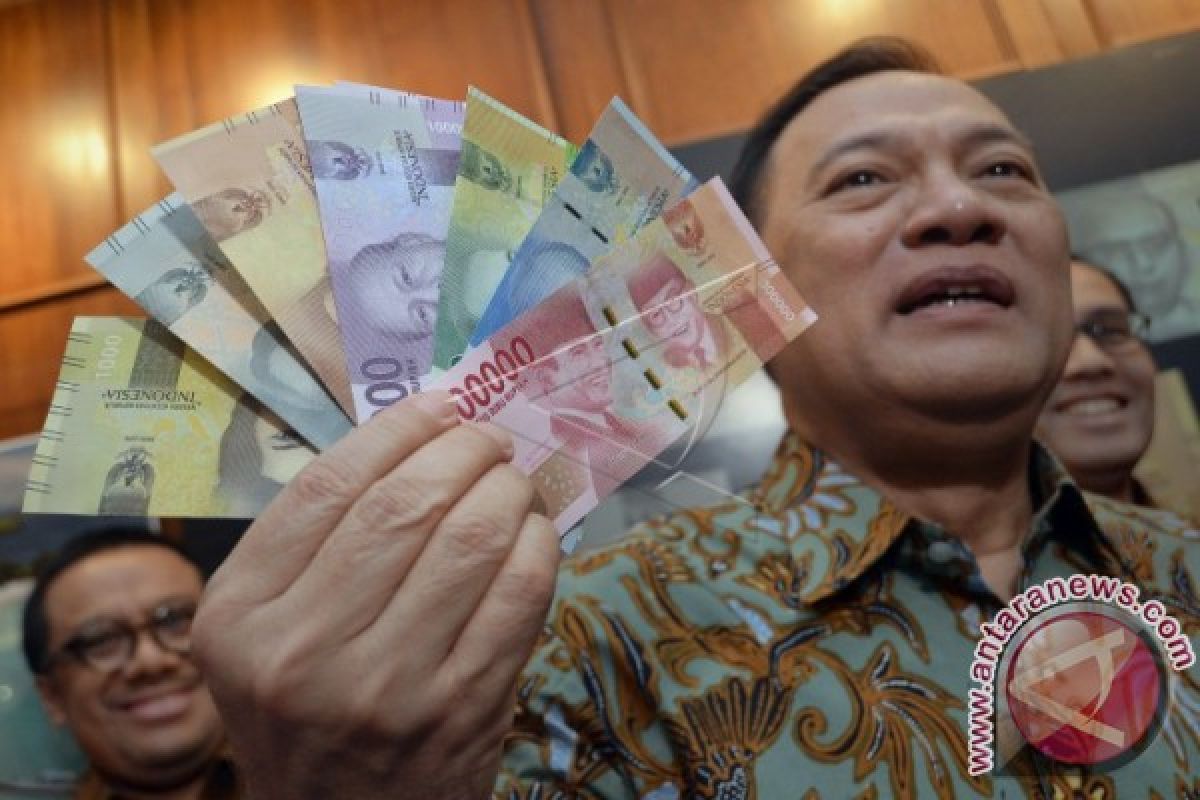 Ekonom perkirakan rupiah menguat ke level Rp13.300