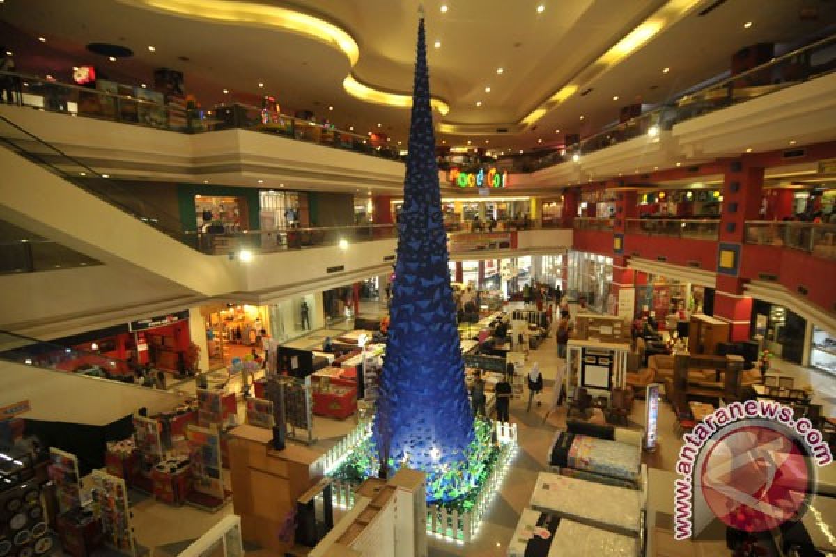 Pohon Natal hiasi mal di Bandarlampung