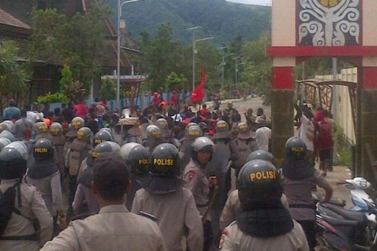 400 polisi dikerahkan untuk amankan penetapan Cabup-Cawabup Mimika