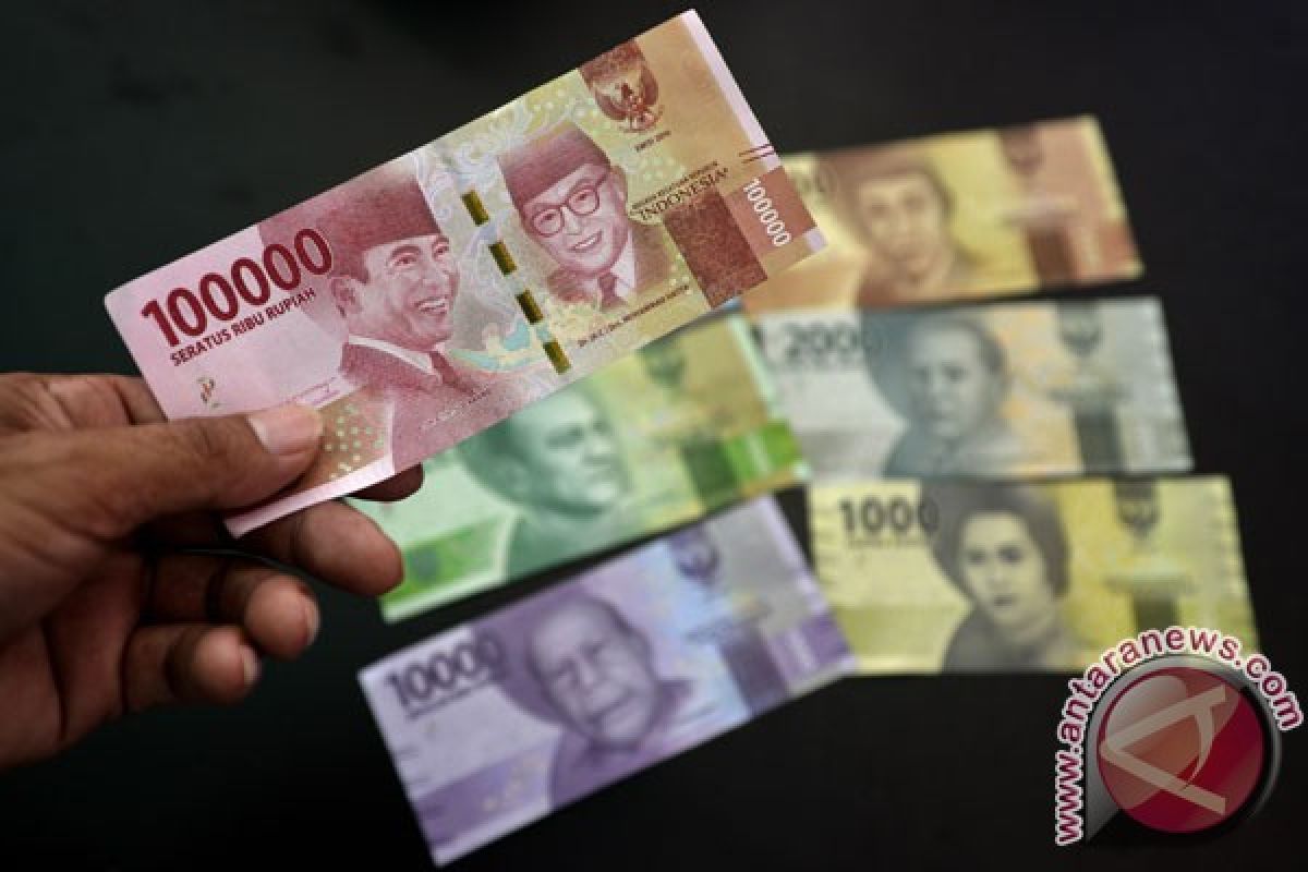 Rupiah naik tipis