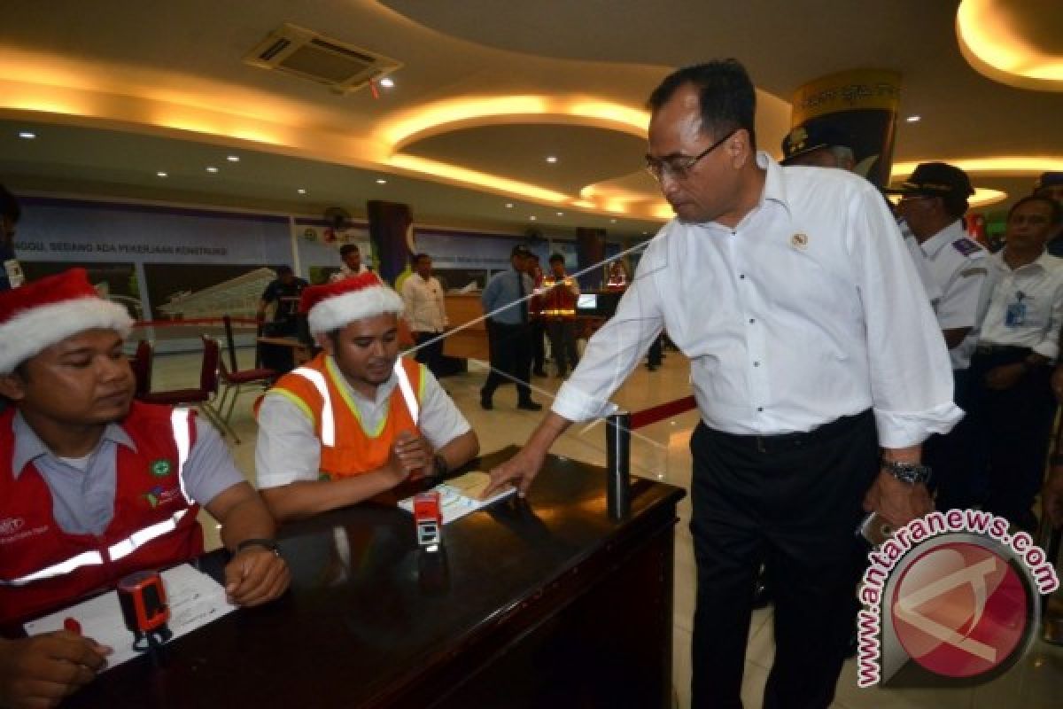 MENHUB TINJAU PELABUHAN JELANG NATAL DAN TAHUN BARU