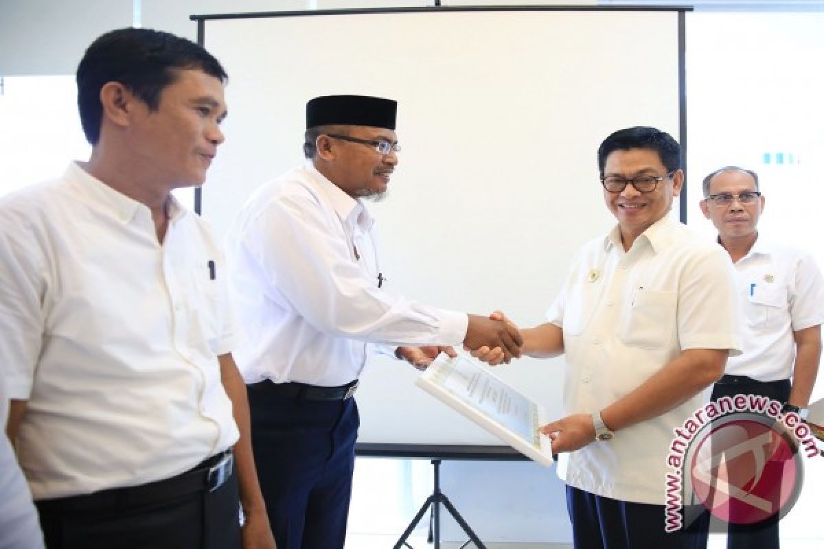 Gubernur Serahkan Bantuan 500 Unit Komputer--Diperuntukan SMP dan SMA/K se-Kaltara