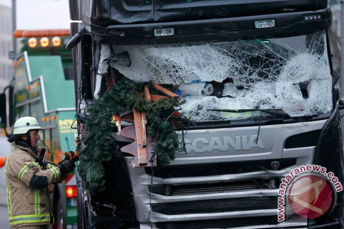 Pelaku serangan teror Berlin masih berkeliaran