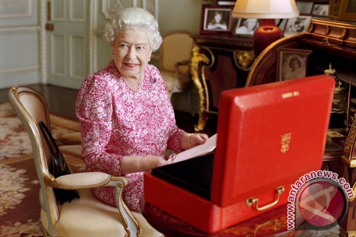 Staf Ratu Elizabeth II positif corona