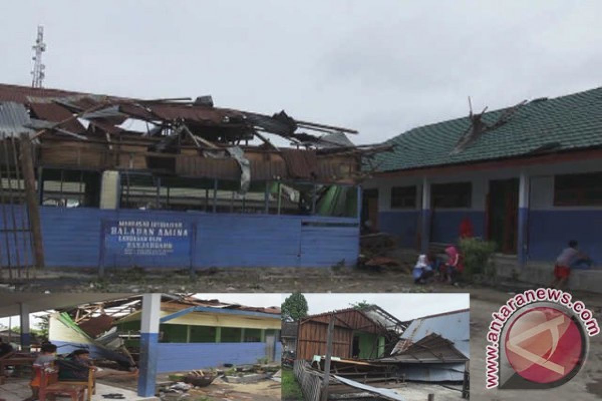 Kemendikbud Bantu Rehabilitasi SDN Terbakar Di Banjarbaru 