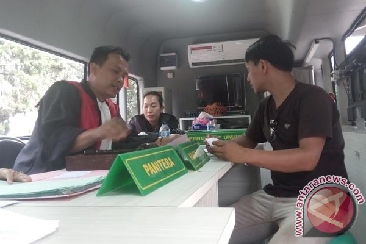 Satpol PP Sukabumi Sita Barang Milik PKL