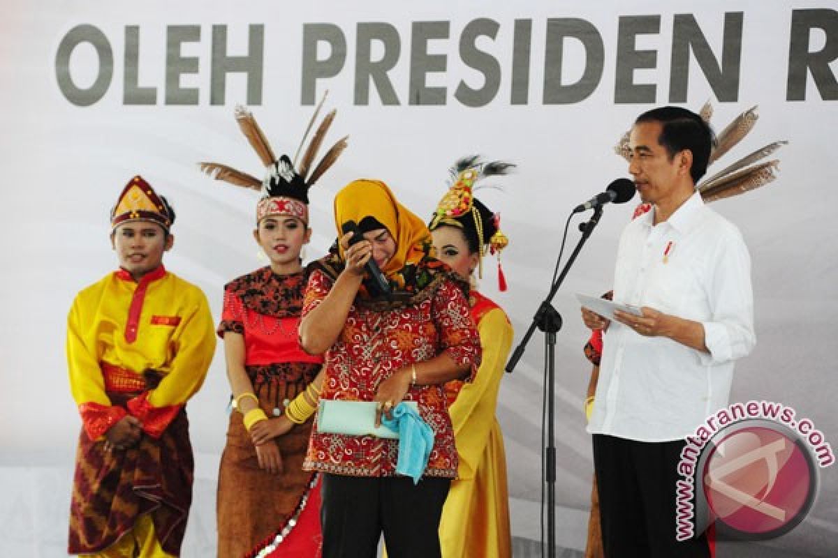 Presiden Jokowi serahkan 2082 sertifikat tanah