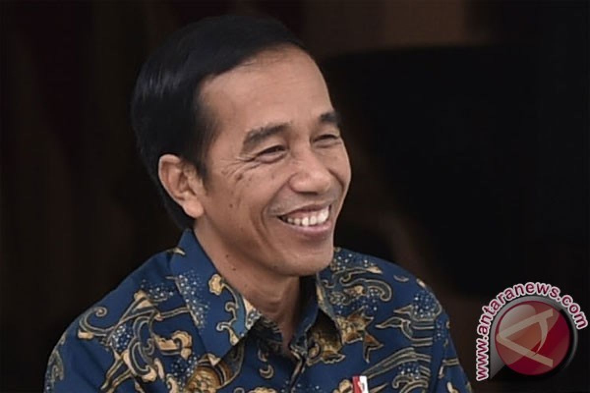 Presiden Sematkan Pin "He for She"