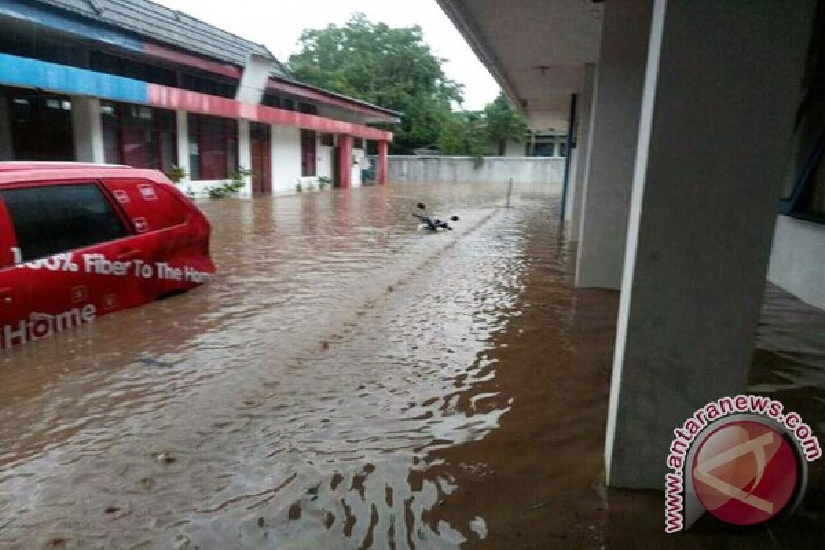  Akibat Banjir Bima Telkom Putuskan Jaringan