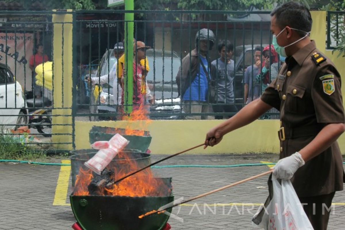 Kejari Perak Musnahkan Barang Bukti Senilai Rp1 Miliar