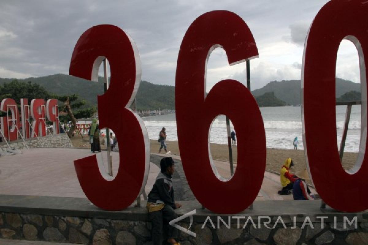 Wisatawan Keluhkan Kondisi Pantai Prigi yang Berantakan