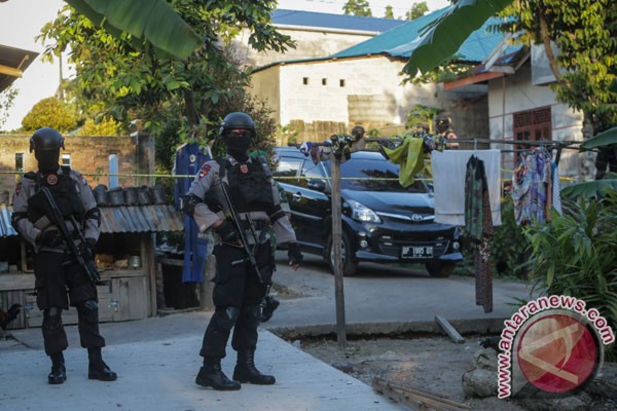 Densus tangkap satu terduga teroris di Batam