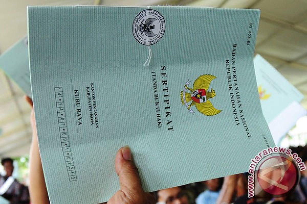 Presiden serahkan 2.850 sertifikat tanah di Jember