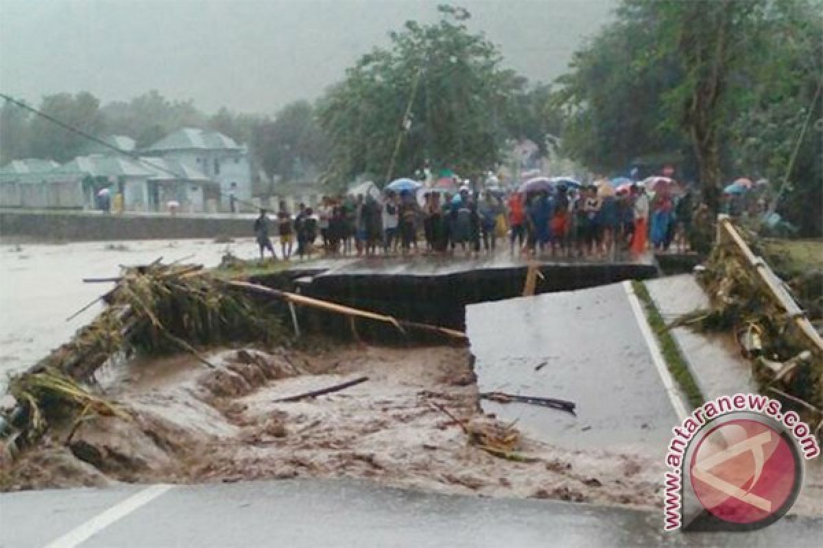 Kota Bima lumpuh total meski banjir surut