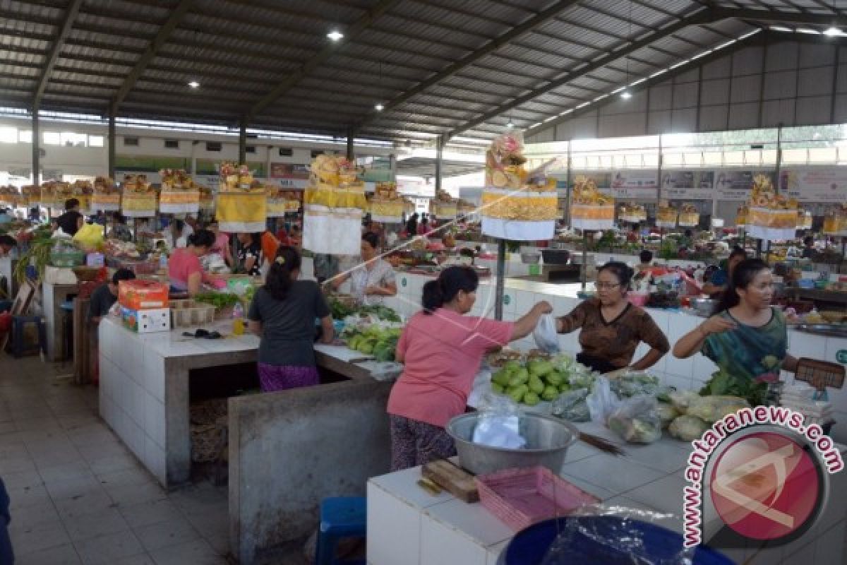 DPMD Denpasar melakukan pengawasan pasar tradisional