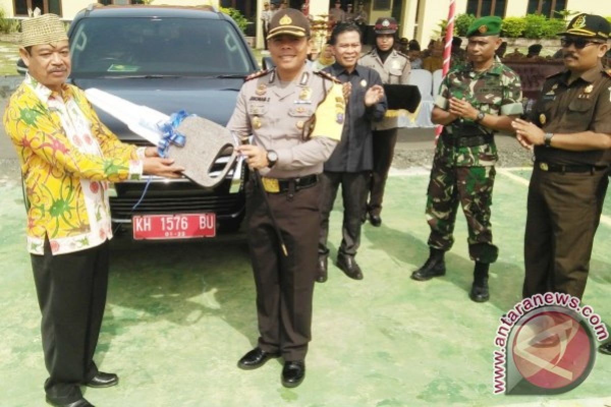 Pemkab Kapuas Serahkan Bantuan Mobil Untuk Polres, Instansi Lain Menyusul