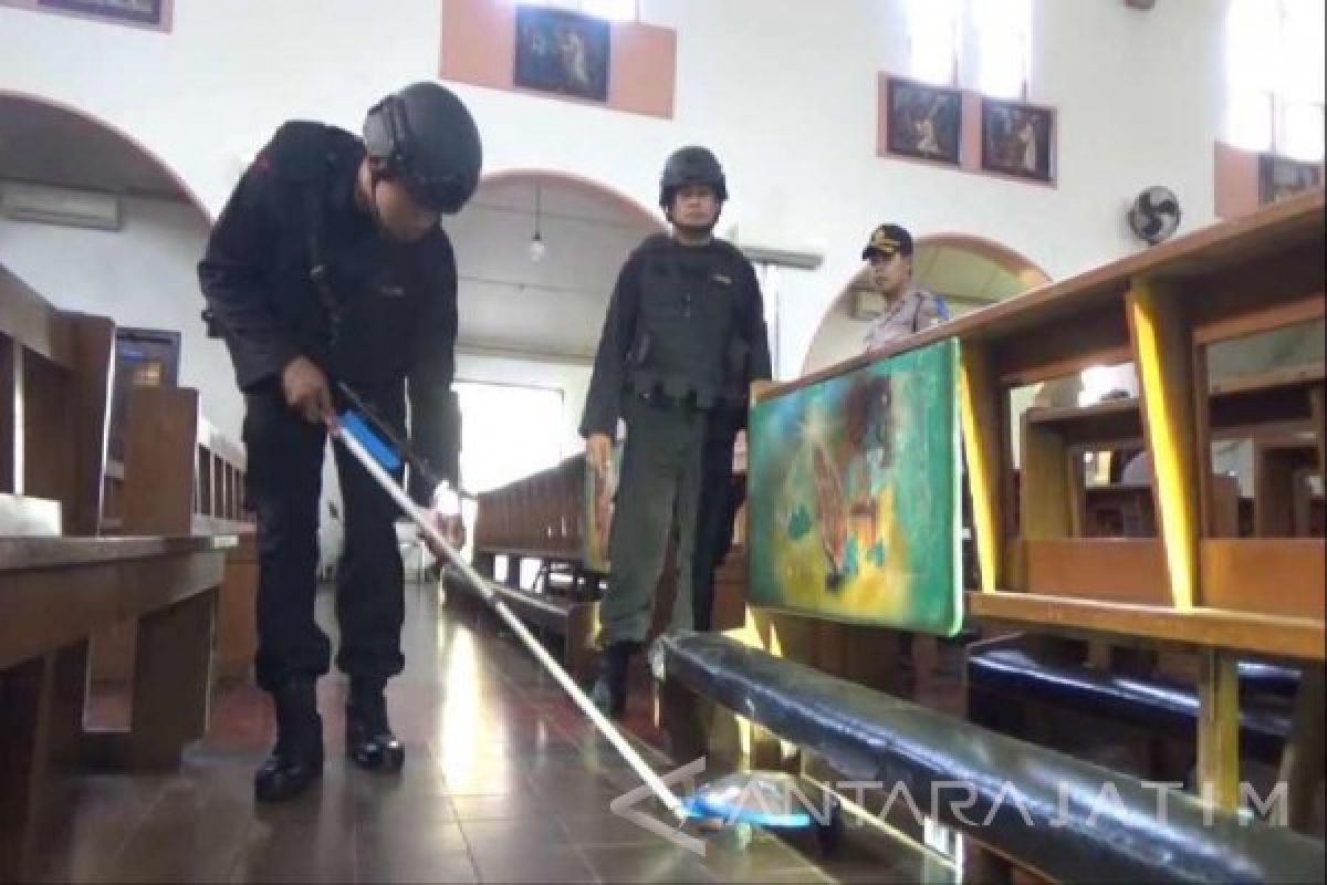 Polres Madiun Kota Sisir Gereja Jelang Natal