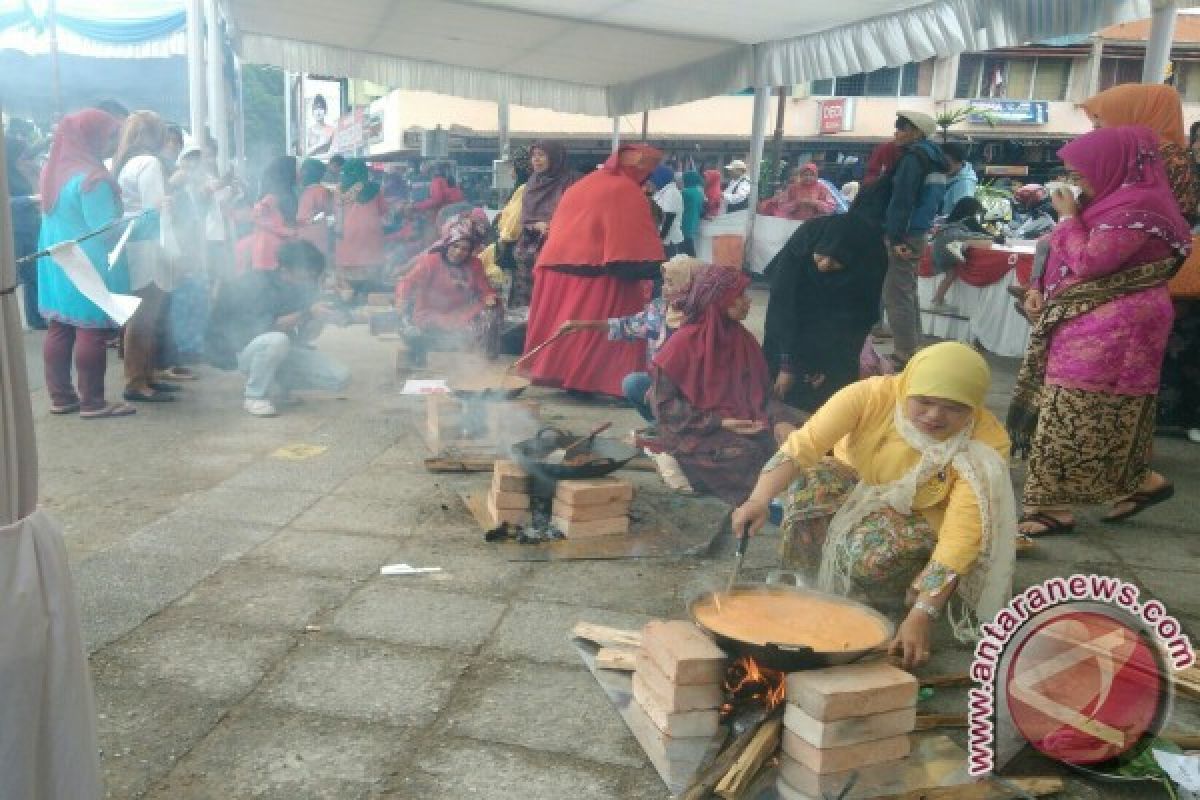 "Bukittinggi Marandang" tampilkan gaya memasak tempo dulu