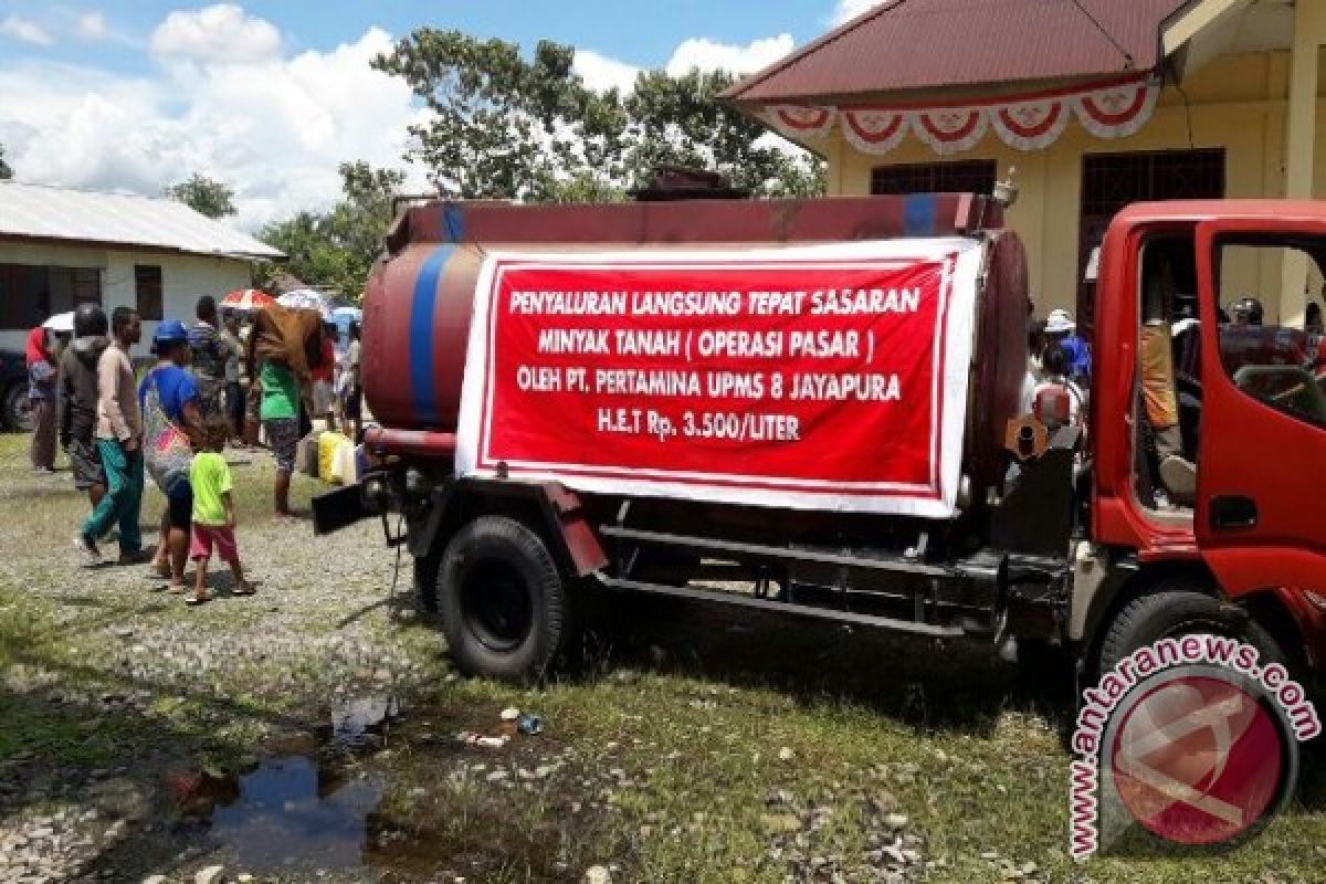 Pemkab Biak Numfor gelar operasi pasar minyak tanah 