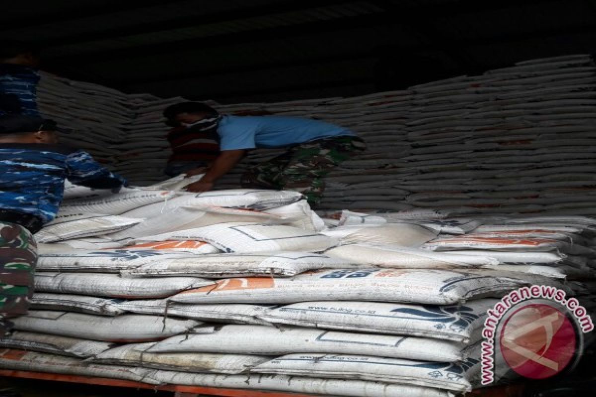 Bulog Salurkan Cadangan Beras Pemerintah untuk Korban Banjir Bima