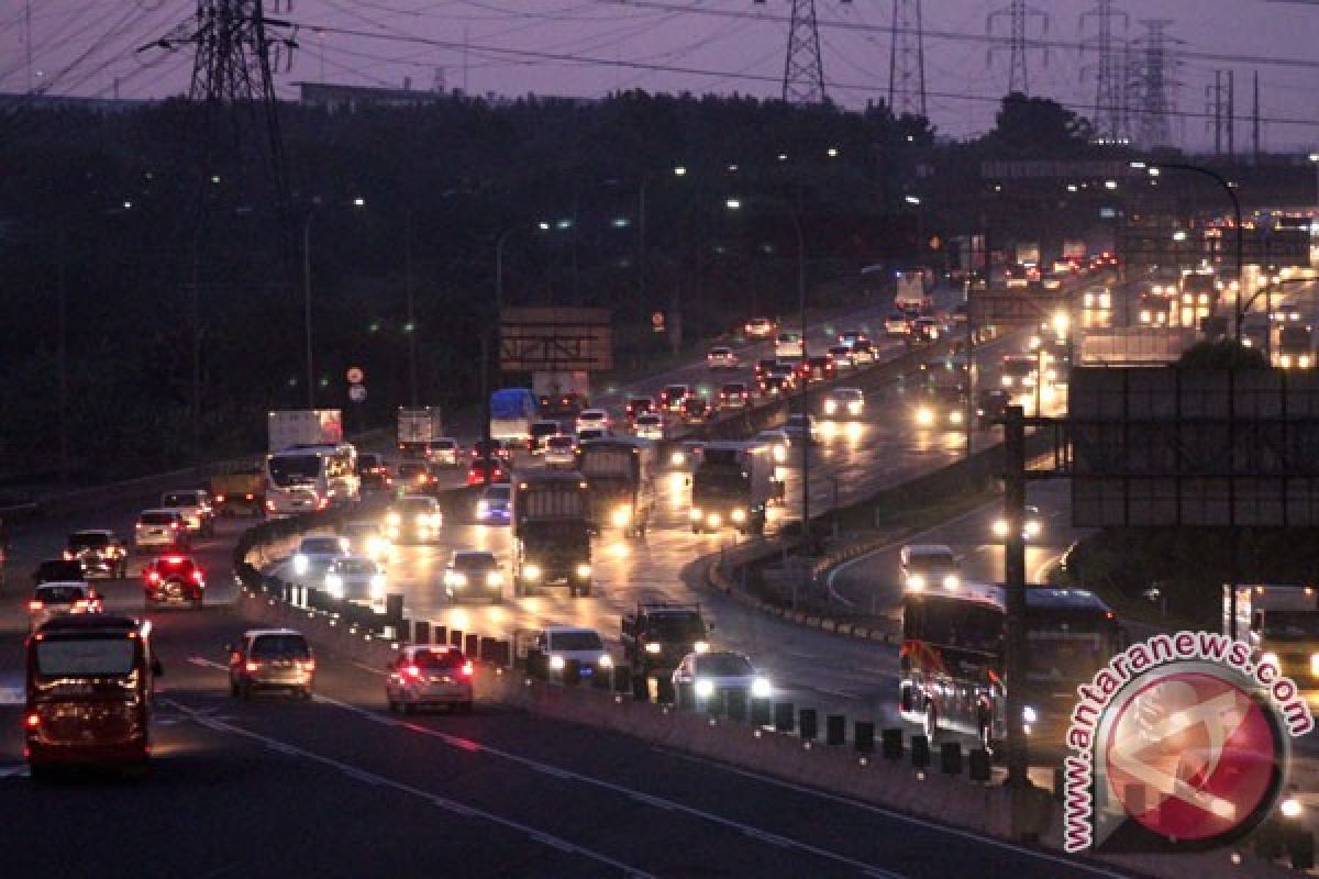 Kendaraan Jakarta-Cikampek meningkat 10 persen