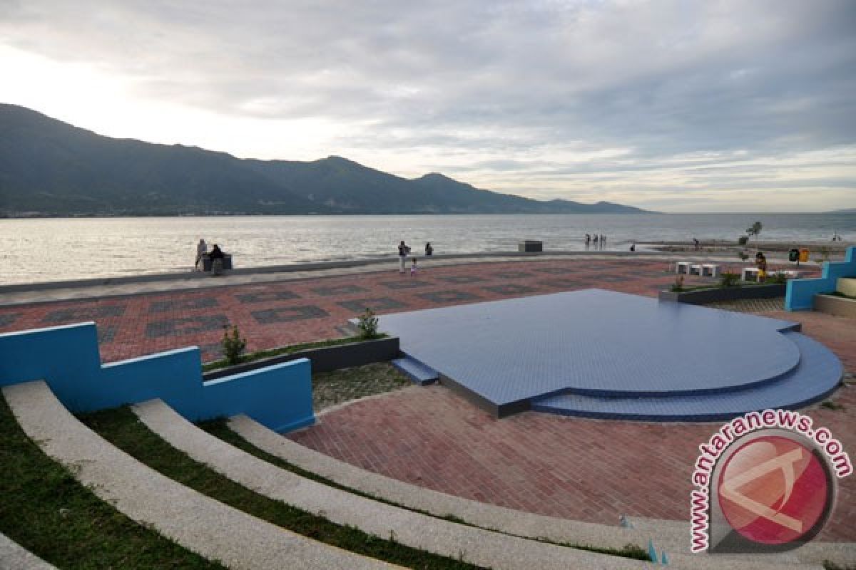 Wisatawan diimbau tak berenang sepanjang Pantai Selatan Lebak