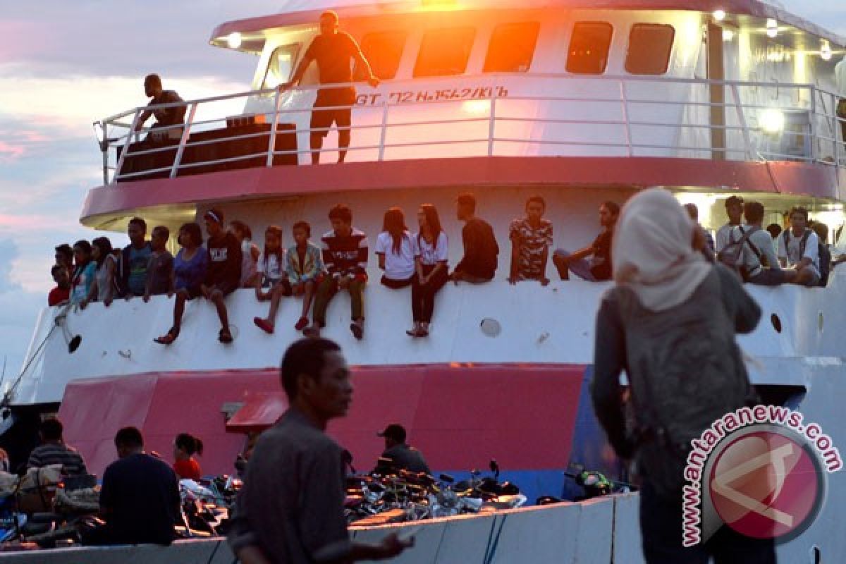 Minat warga Sulawesi Utara pakai kapal laut turun