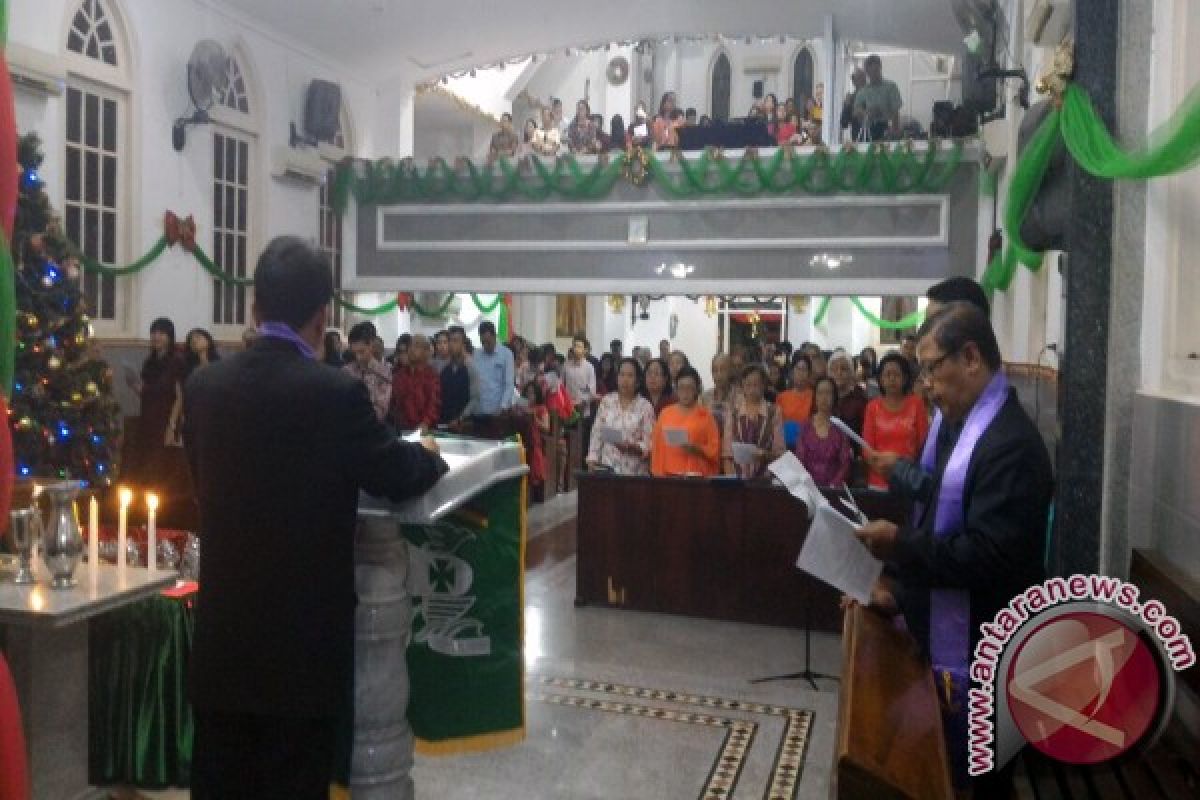 Ratusan Jemaat GPIB Marturia Rayakan Misa Natal  