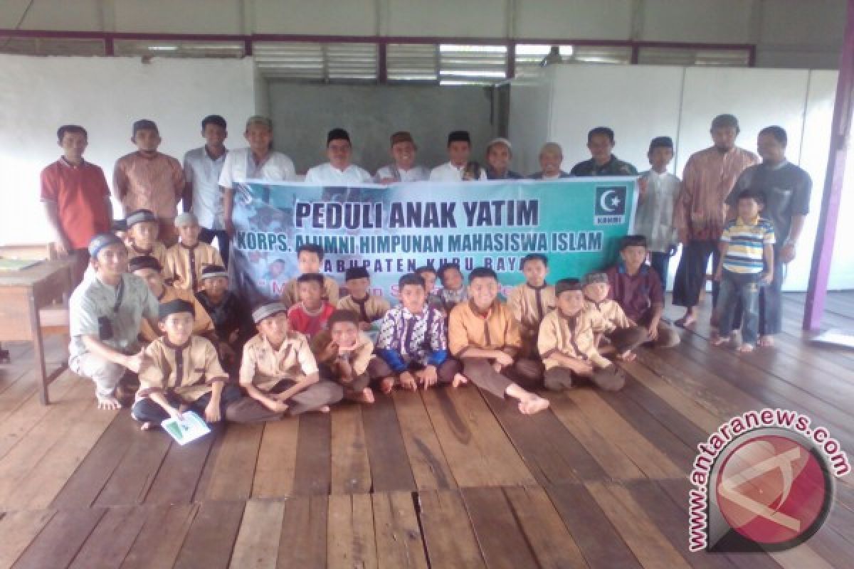 KAHMI Kubu Raya Peduli Anak Yatim 