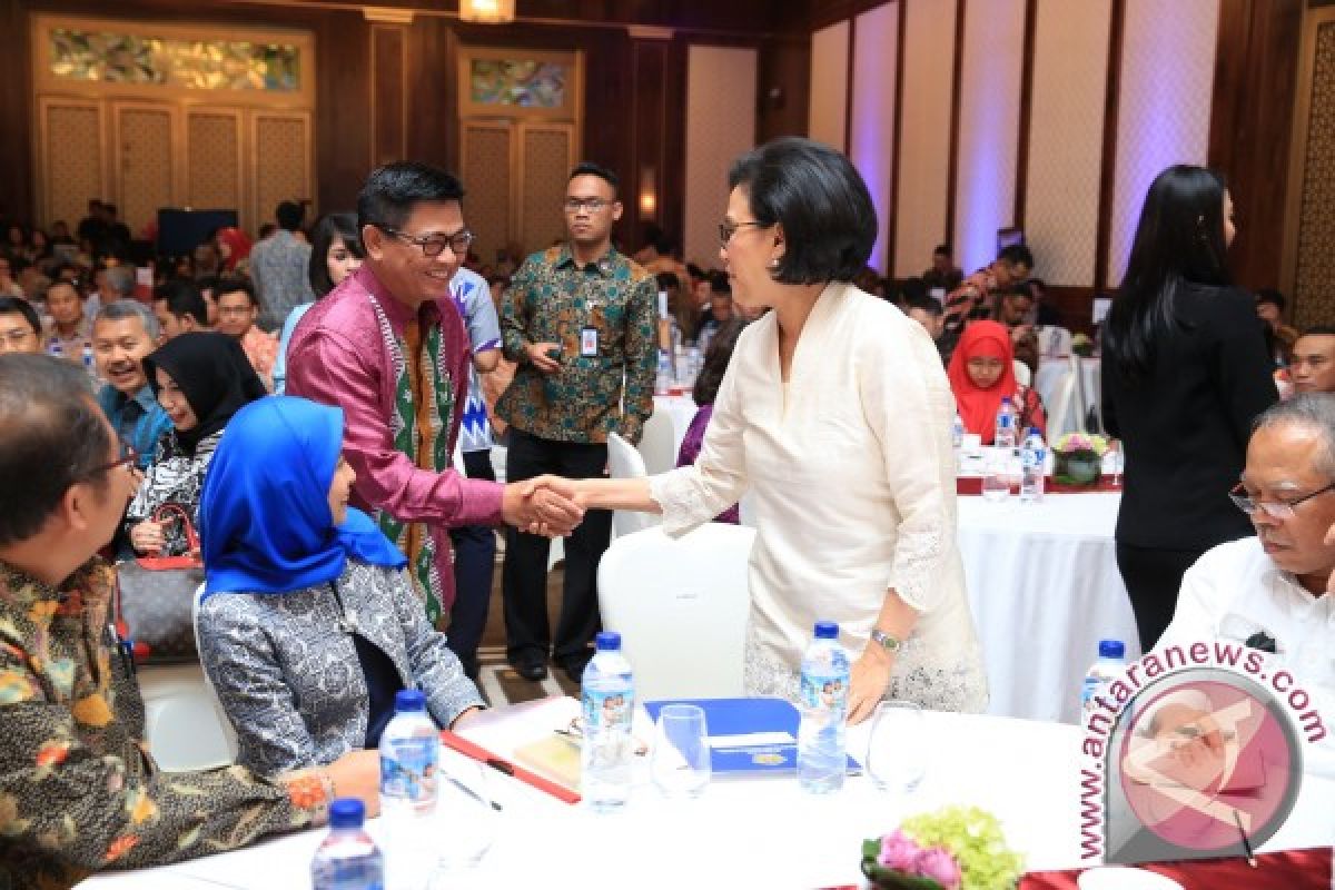 Genjot Infrastruktur untuk Dorong Pertumbuhan Ekonomi--Irianto Hadiri Seminar Nasional Infrastruktur