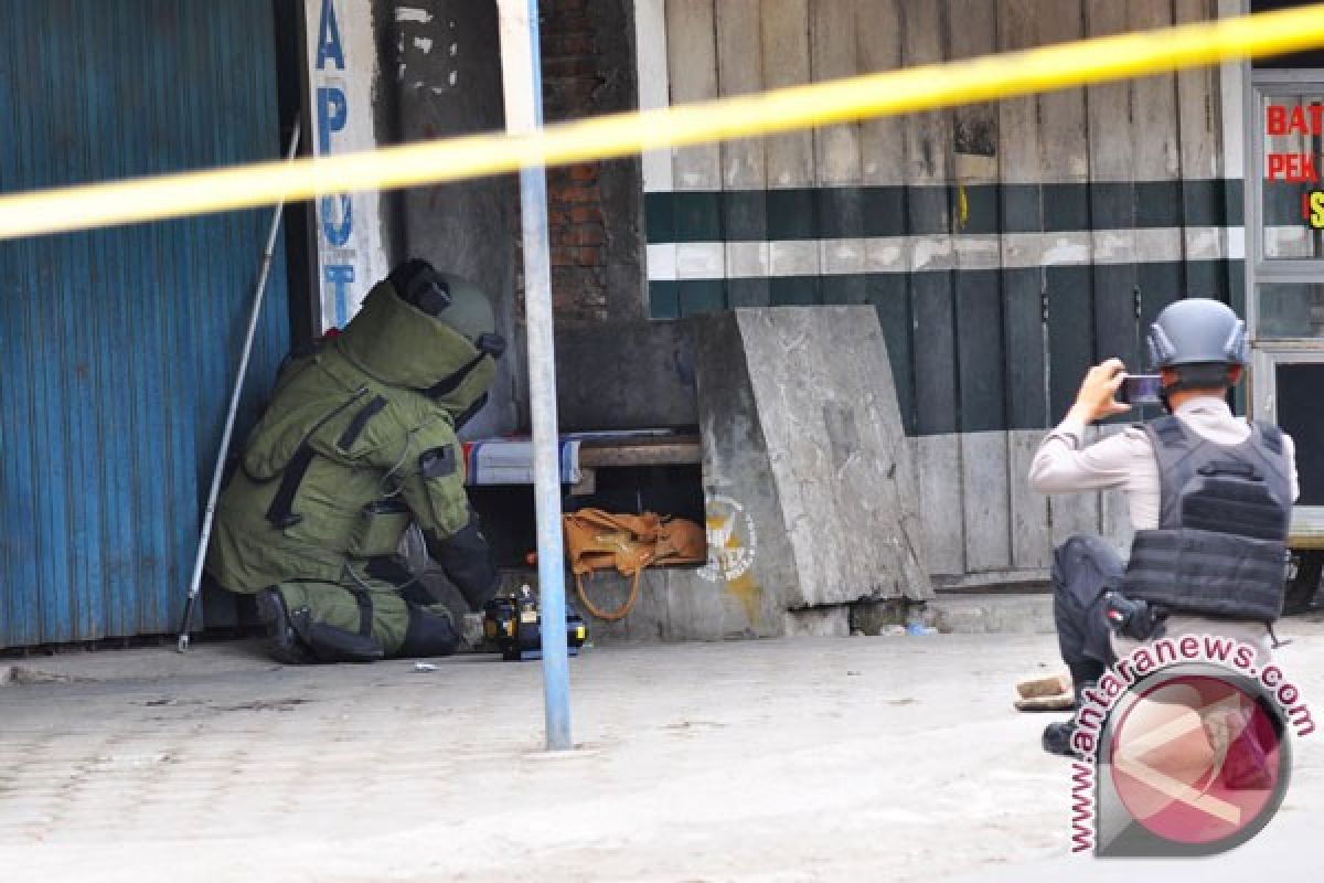 Polisi ledakkan tas berisi bom di Magelang