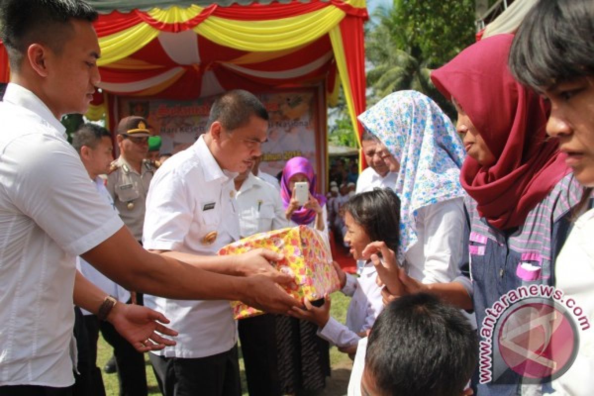 Bupati Asahan Salurkan Bantuan di HKSN