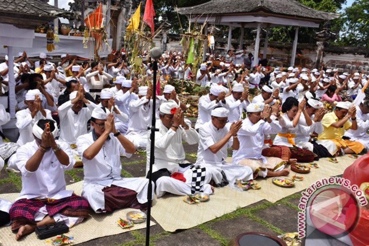 Upacara Wisudha Bhumi Di Pura Lempuyang