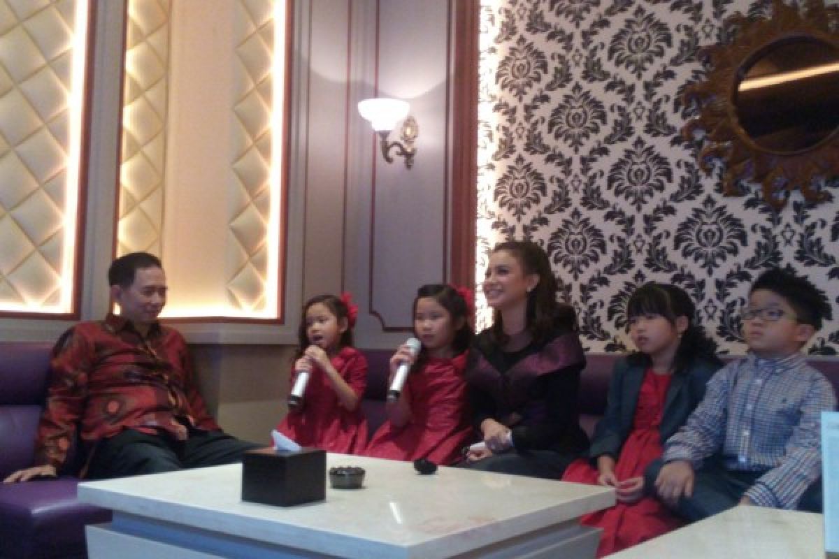 Rossa Buka Bisnis Karaoke di Semarang