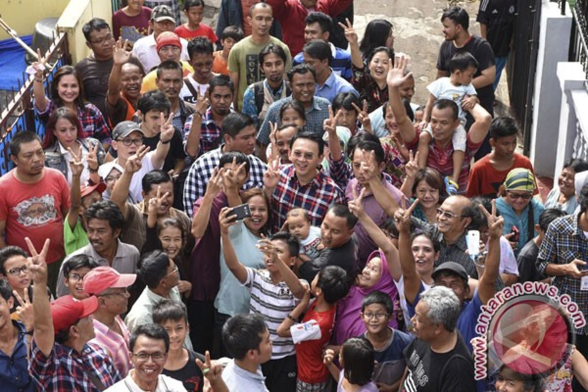 Ahok temui warga Jatipadang Jakarta Selatan