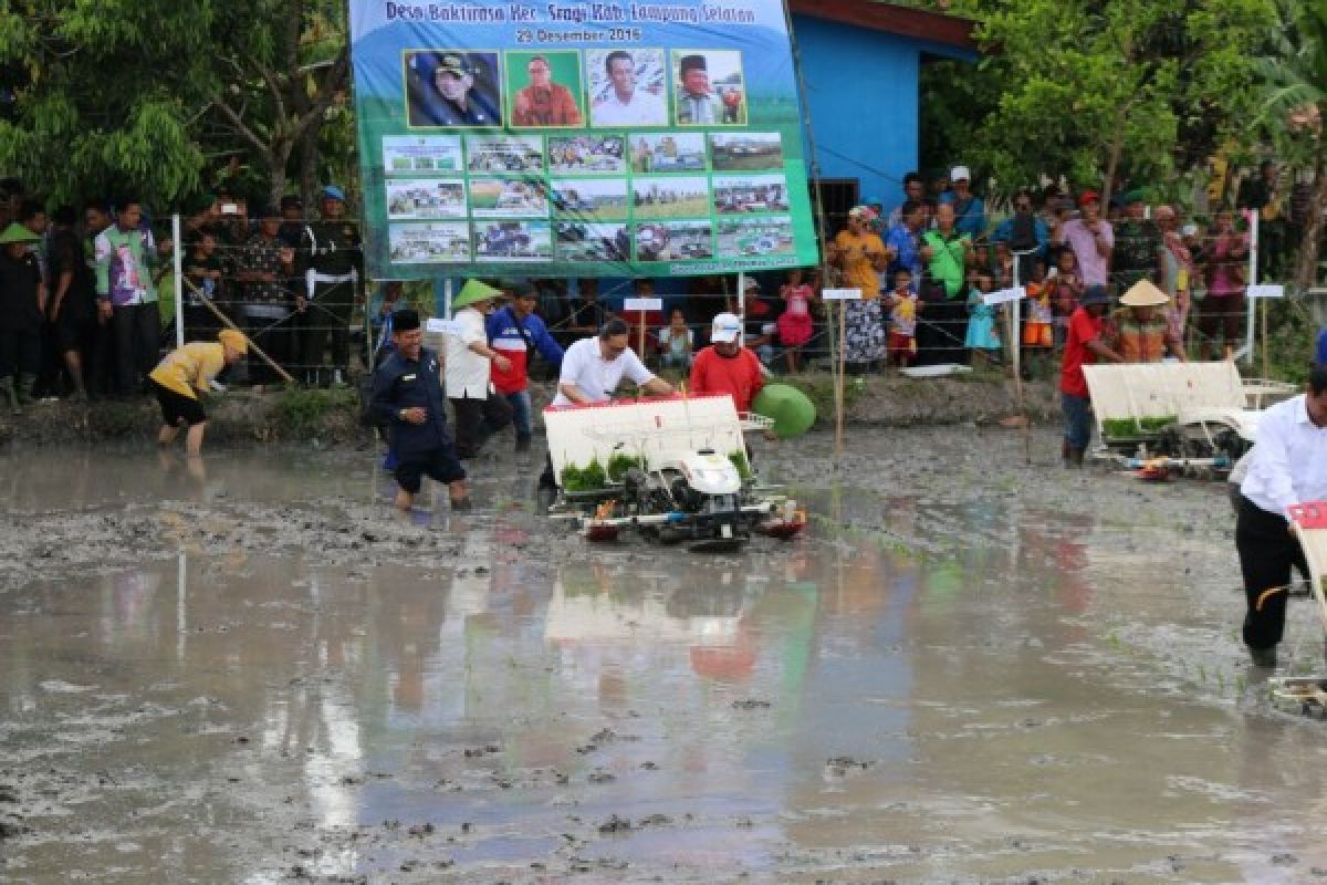 Ketua MPR dan Mentan jajal mesin penanam padi otomatis