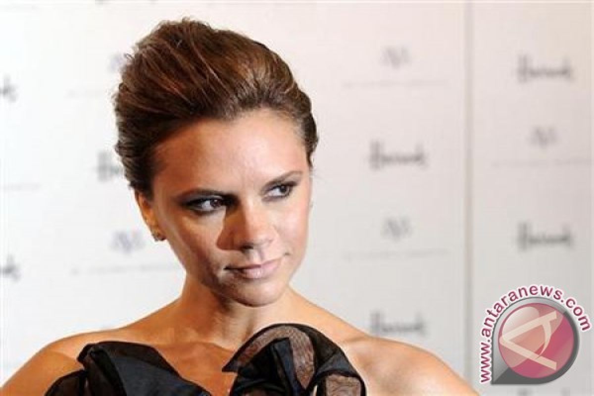 Victoria Beckham akan terima gelar OBE dari Ratu Elizabeth