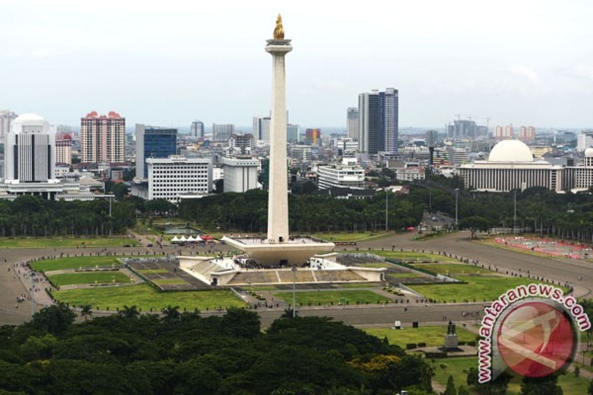 Sandiaga minta warga jaga kawasan Monas