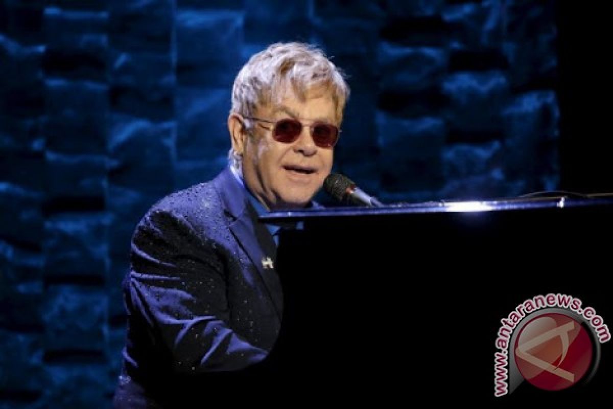 Para selebriti meriahkan ulang tahun ke-70 Elton John