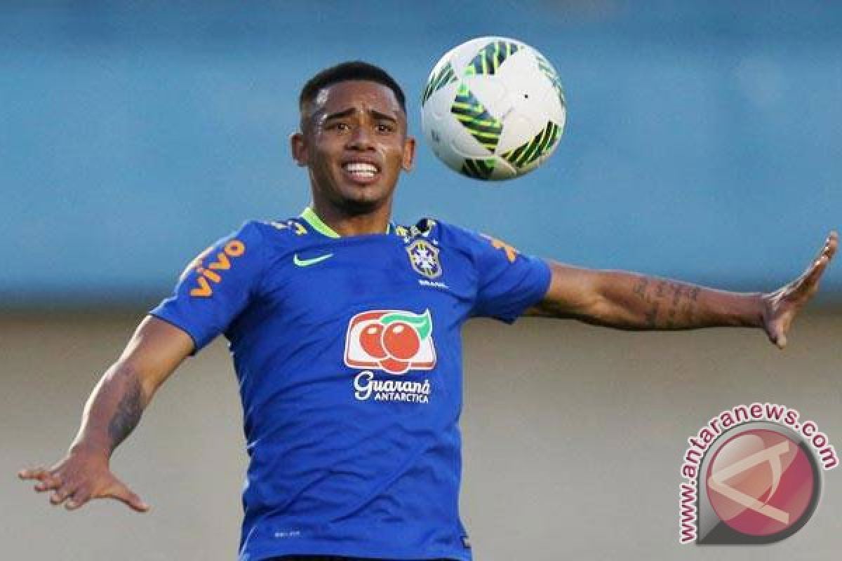 Gabriel Jesus calon pengganti Messi dan Ronaldo