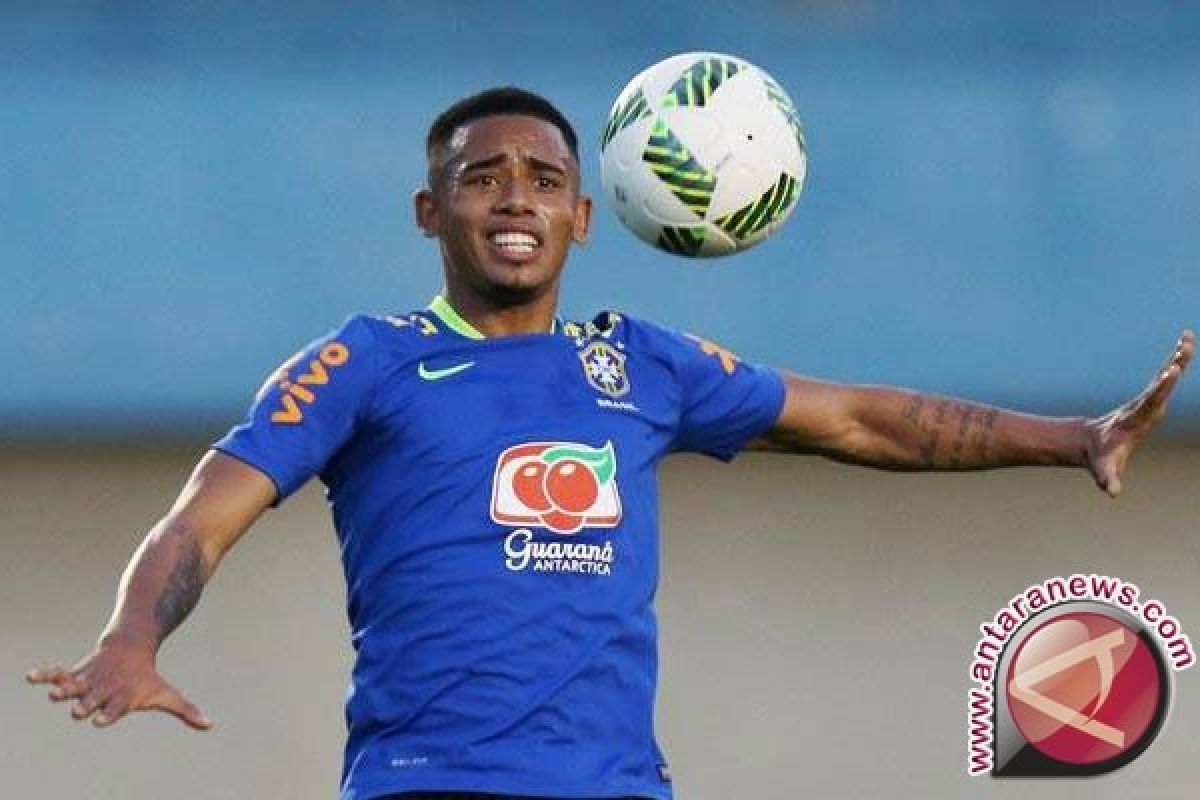 Gabriel Jesus calon pengganti Messi dan Ronaldo